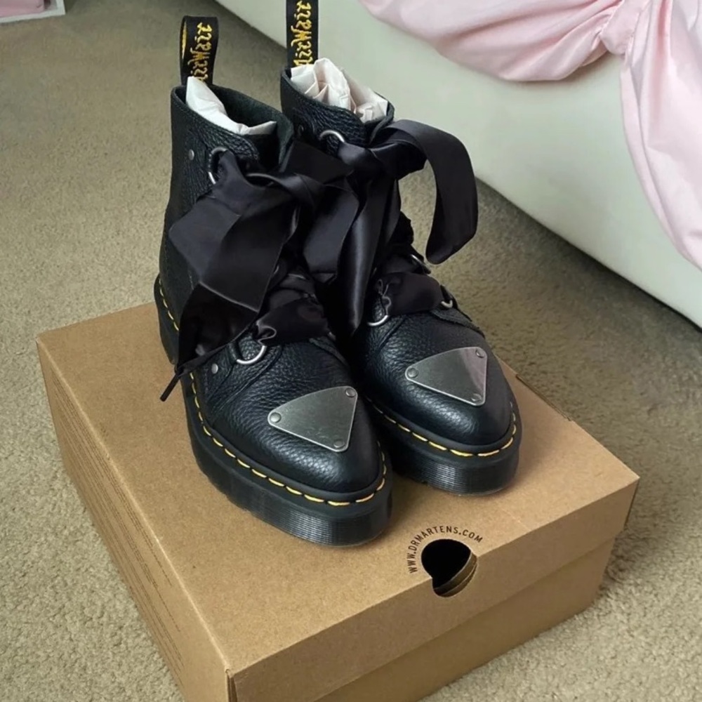 Dr. Martens Farylle Boots